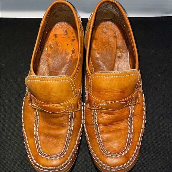 Vintage Brown Leather Loafer with a heal - Picture 2 of 11